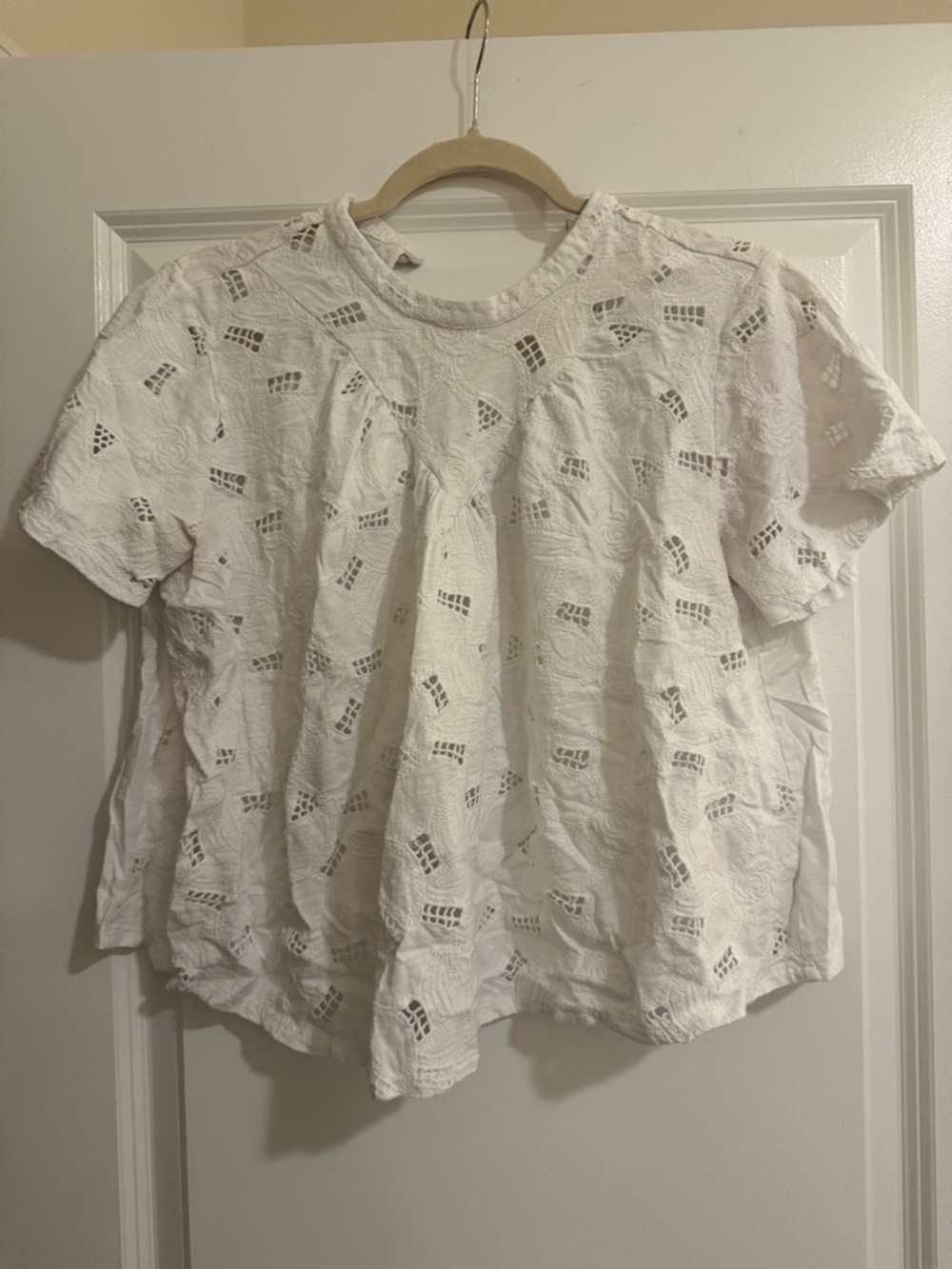 Anthropologie Akemi + Kin White Eyelet Short-Sleeve Women's Top